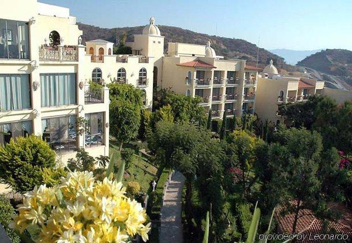Fiesta Americana Hacienda Ixtapan De La Sal Bagian luar foto Residential buildings in Glyfáda