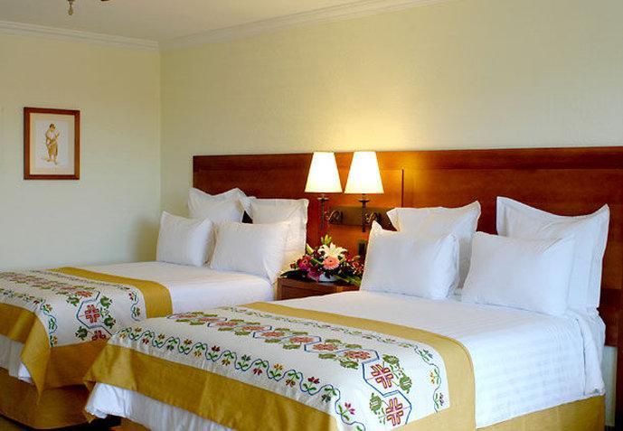Fiesta Americana Hacienda Ixtapan De La Sal Bagian luar foto A room at the hotel