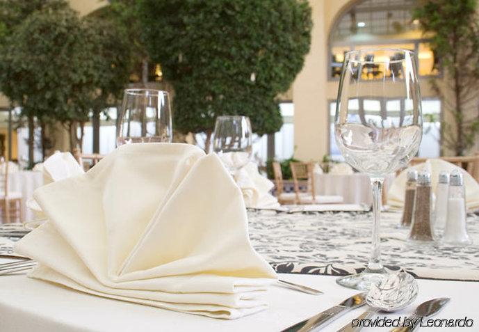 Fiesta Americana Hacienda Ixtapan De La Sal Bagian luar foto A table set for fine dining