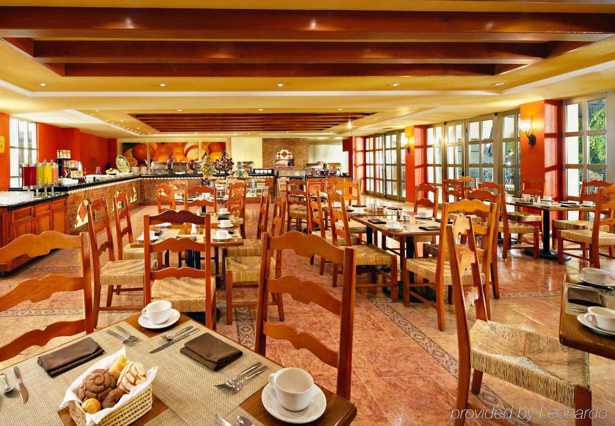 Fiesta Americana Hacienda Ixtapan De La Sal Bagian luar foto The Garden Grille