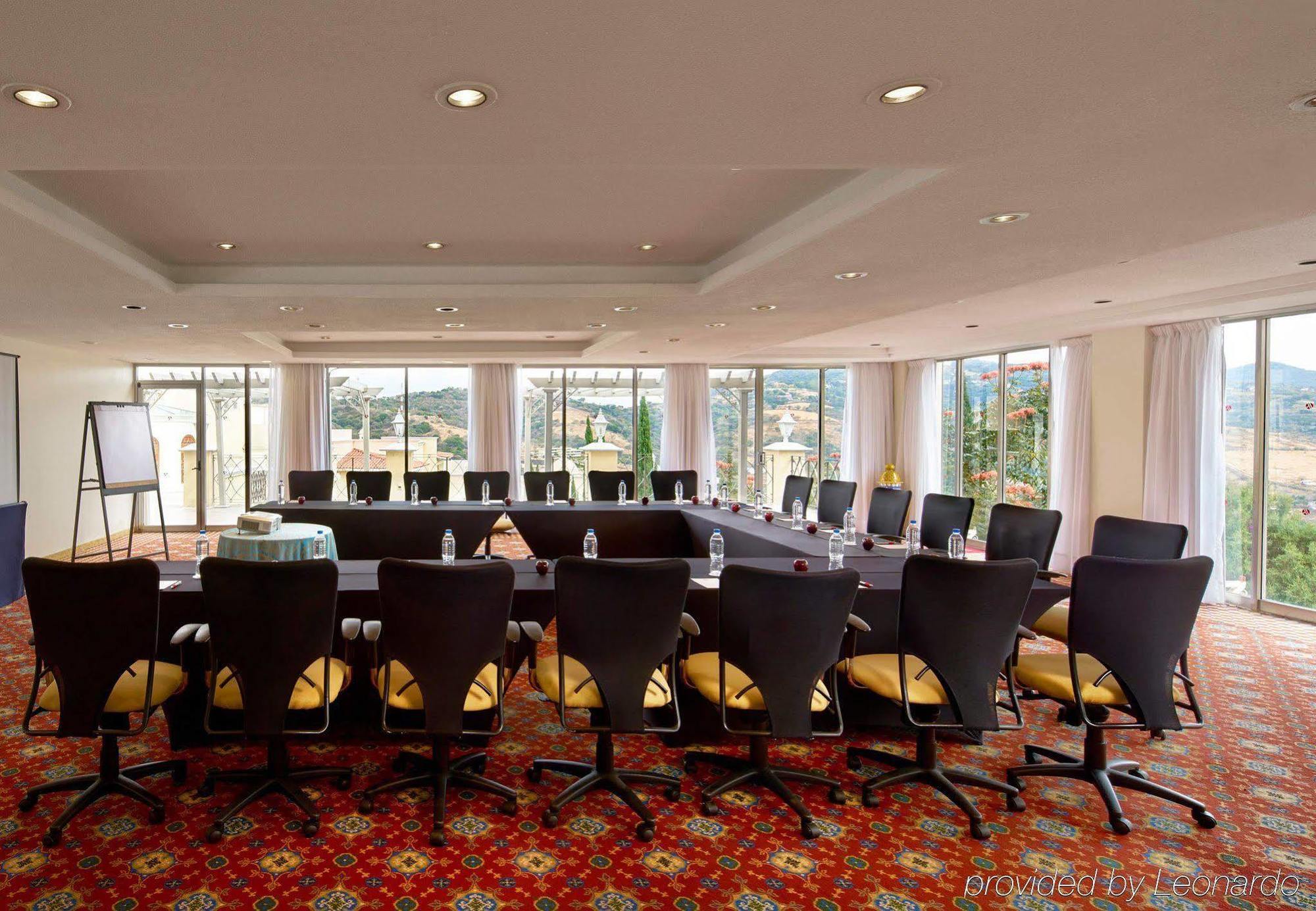 Fiesta Americana Hacienda Ixtapan De La Sal Bagian luar foto Meeting room