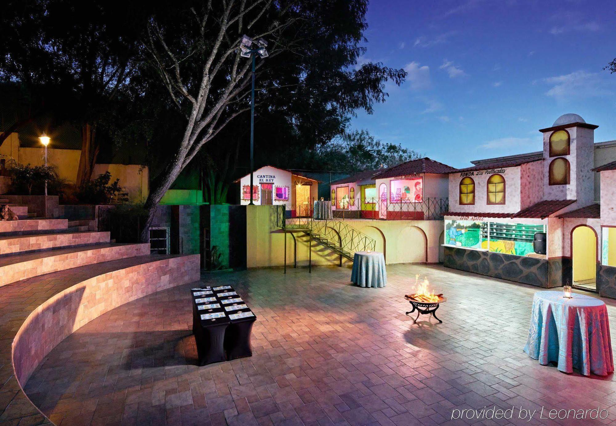 Fiesta Americana Hacienda Ixtapan De La Sal Bagian luar foto The Village at the Hard Rock Hotel