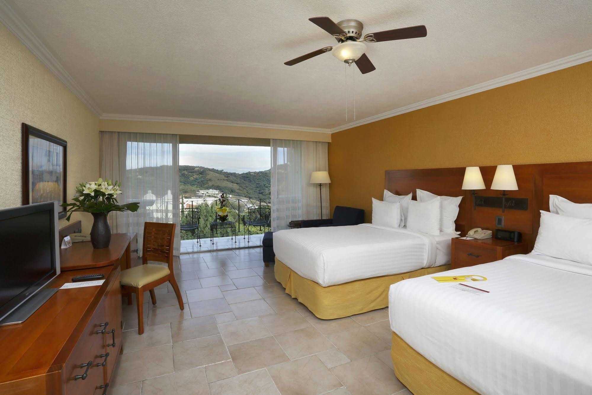 Fiesta Americana Hacienda Ixtapan De La Sal Bagian luar foto A room at the Hard Rock Hotel Vallarta