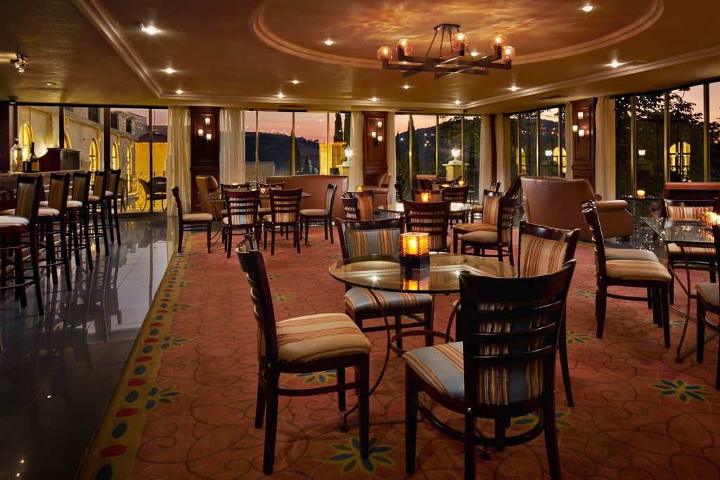 Fiesta Americana Hacienda Ixtapan De La Sal Bagian luar foto The lobby lounge at the Sheraton Club