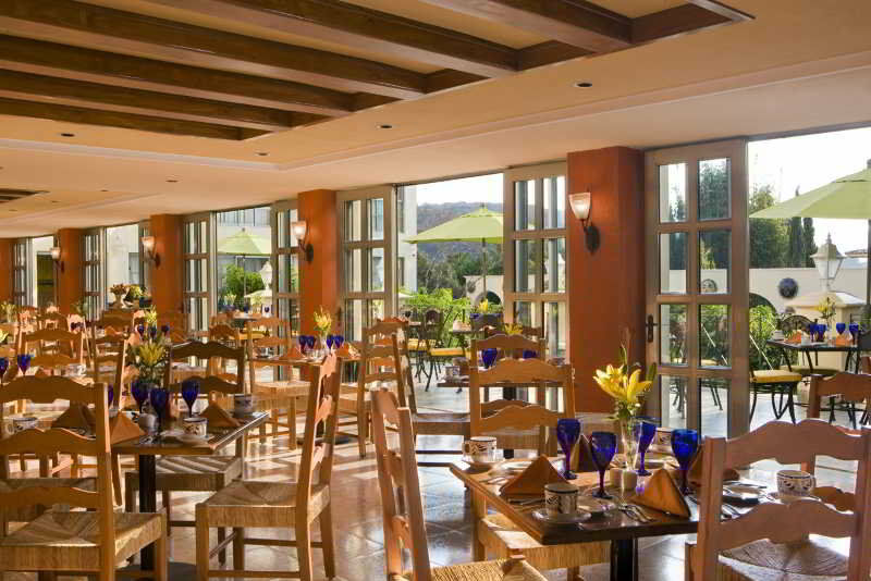 Fiesta Americana Hacienda Ixtapan De La Sal Bagian luar foto The restaurant at the hotel